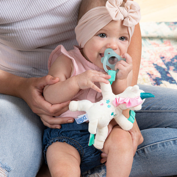 https://cdn.shopify.com/s/files/1/0659/5860/9120/products/AC136_Lifestyle_Unicorn_Lovey_Pacifier_and_Teether_Holder.jpg?v=1776679695