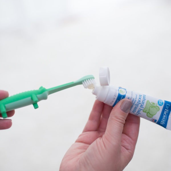 https://cdn.shopify.com/s/files/1/0659/5860/9120/products/Lifestyle_Crocodile_Toothbrush_Toothpaste_O16A6943-600x600.jpg?v=1676279162