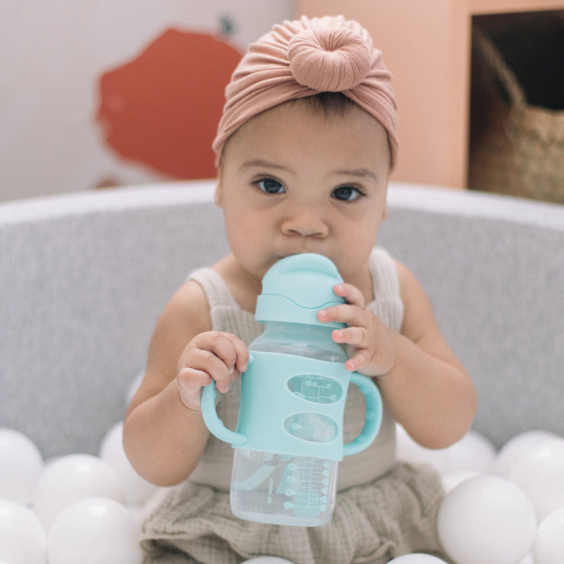 https://cdn.shopify.com/s/files/1/0659/5860/9120/products/WB91013_Lifestyle_Sippy-Straw-Bottle_Wide-Neck_Green.jpg?v=1661502517